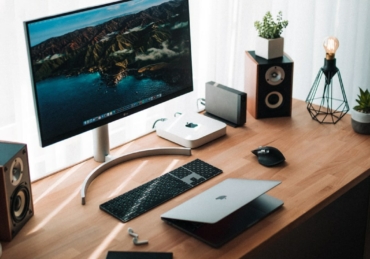 3-minimalist-desk-setups-entry-header-opt